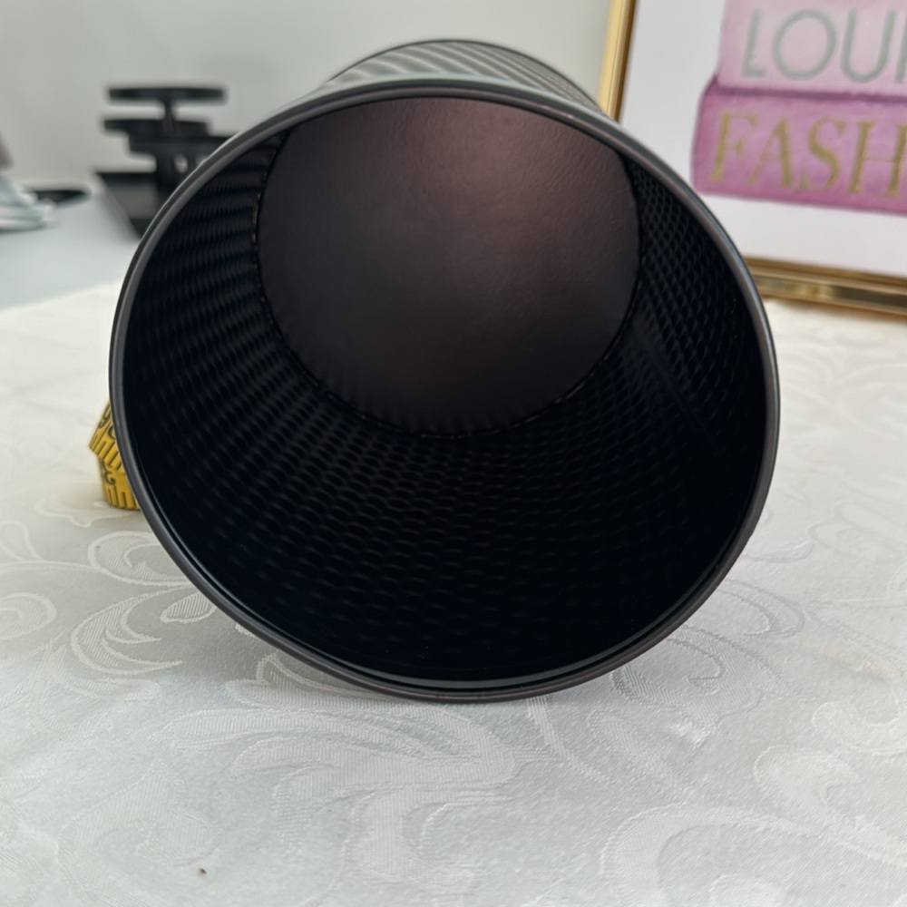 🌟3/$15🌟 Dog Treat Tin Canister. - Picture 6 of 7